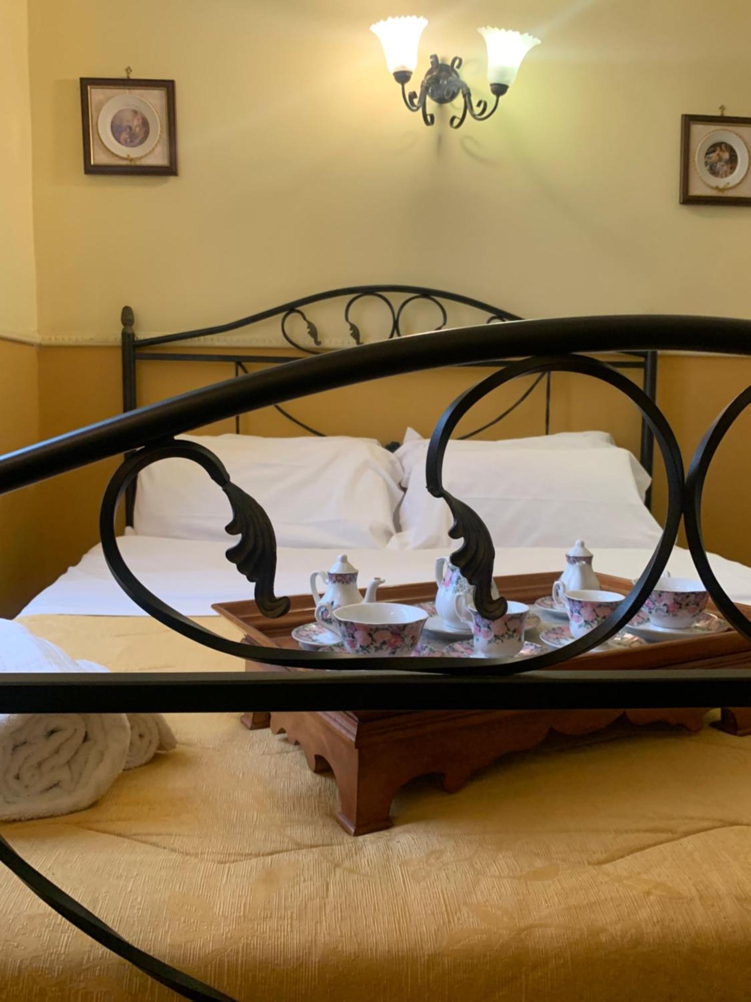 Hotel Pignatelli Napoli Bagian luar foto