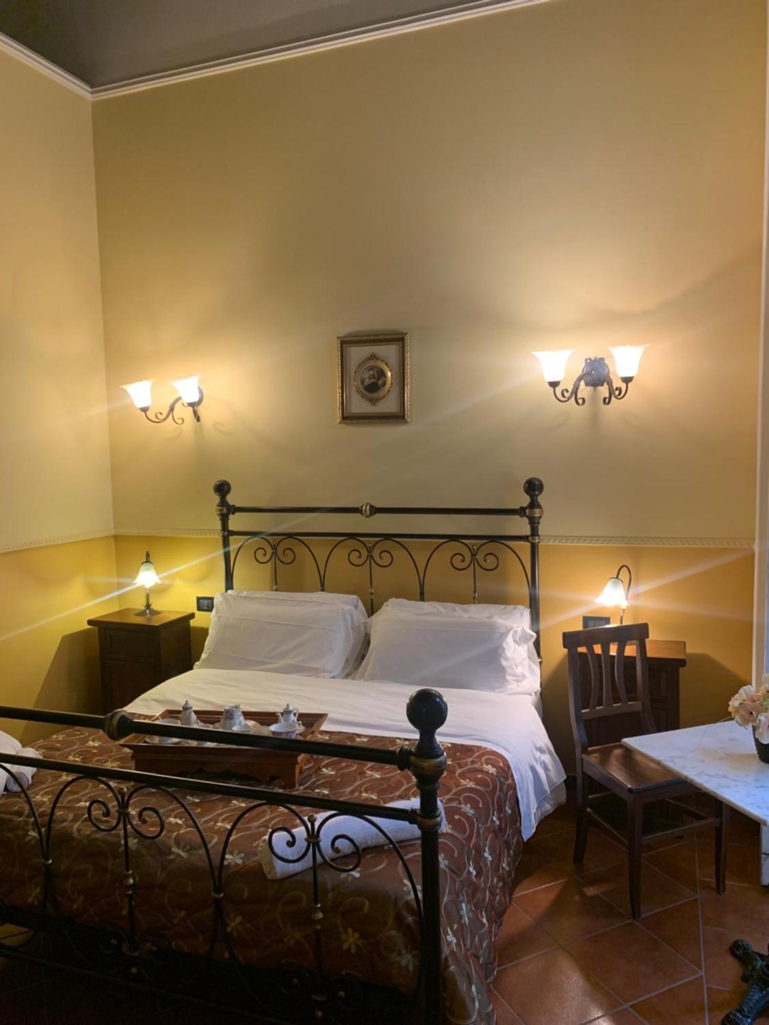 Hotel Pignatelli Napoli Bagian luar foto