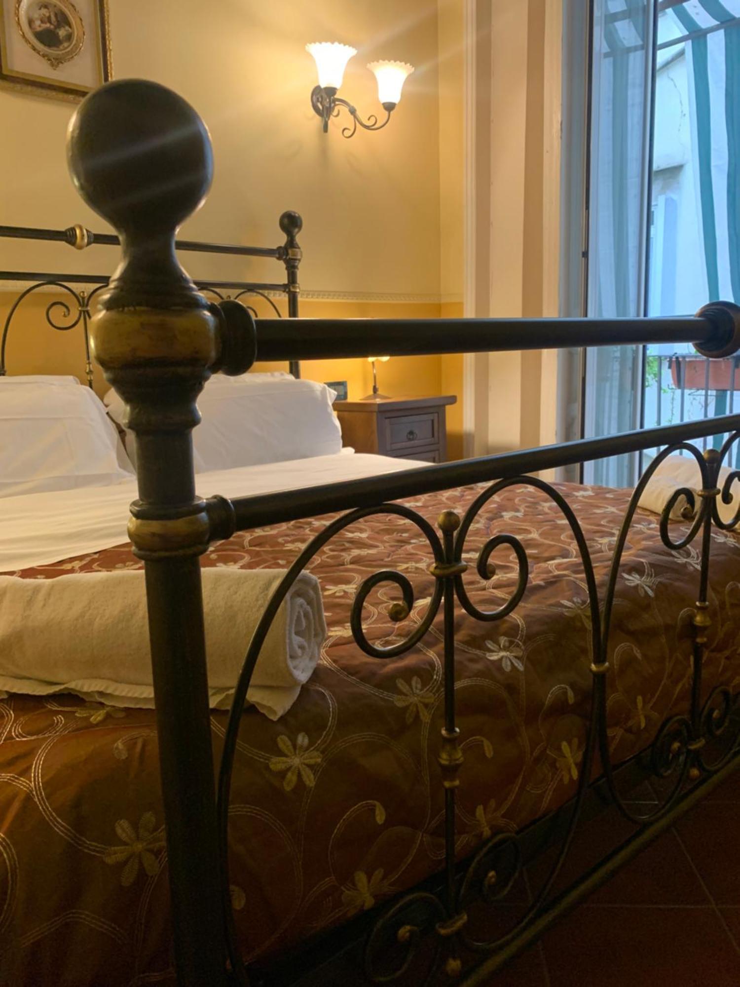 Hotel Pignatelli Napoli Bagian luar foto
