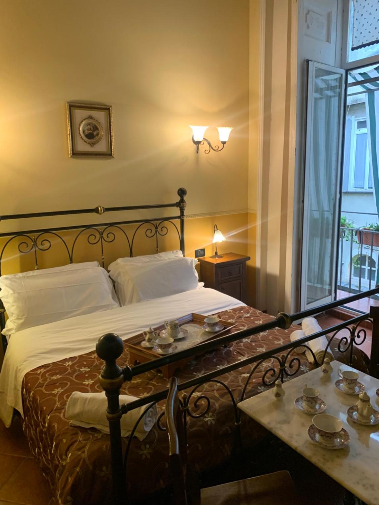 Hotel Pignatelli Napoli Bagian luar foto