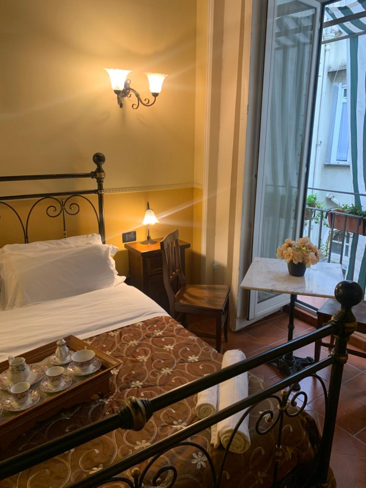 Hotel Pignatelli Napoli Bagian luar foto