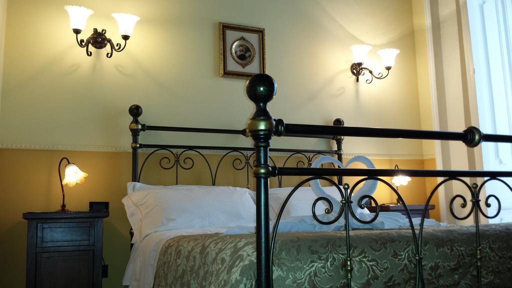 Hotel Pignatelli Napoli Bagian luar foto