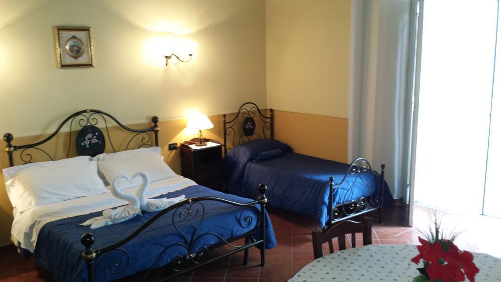 Hotel Pignatelli Napoli Bagian luar foto