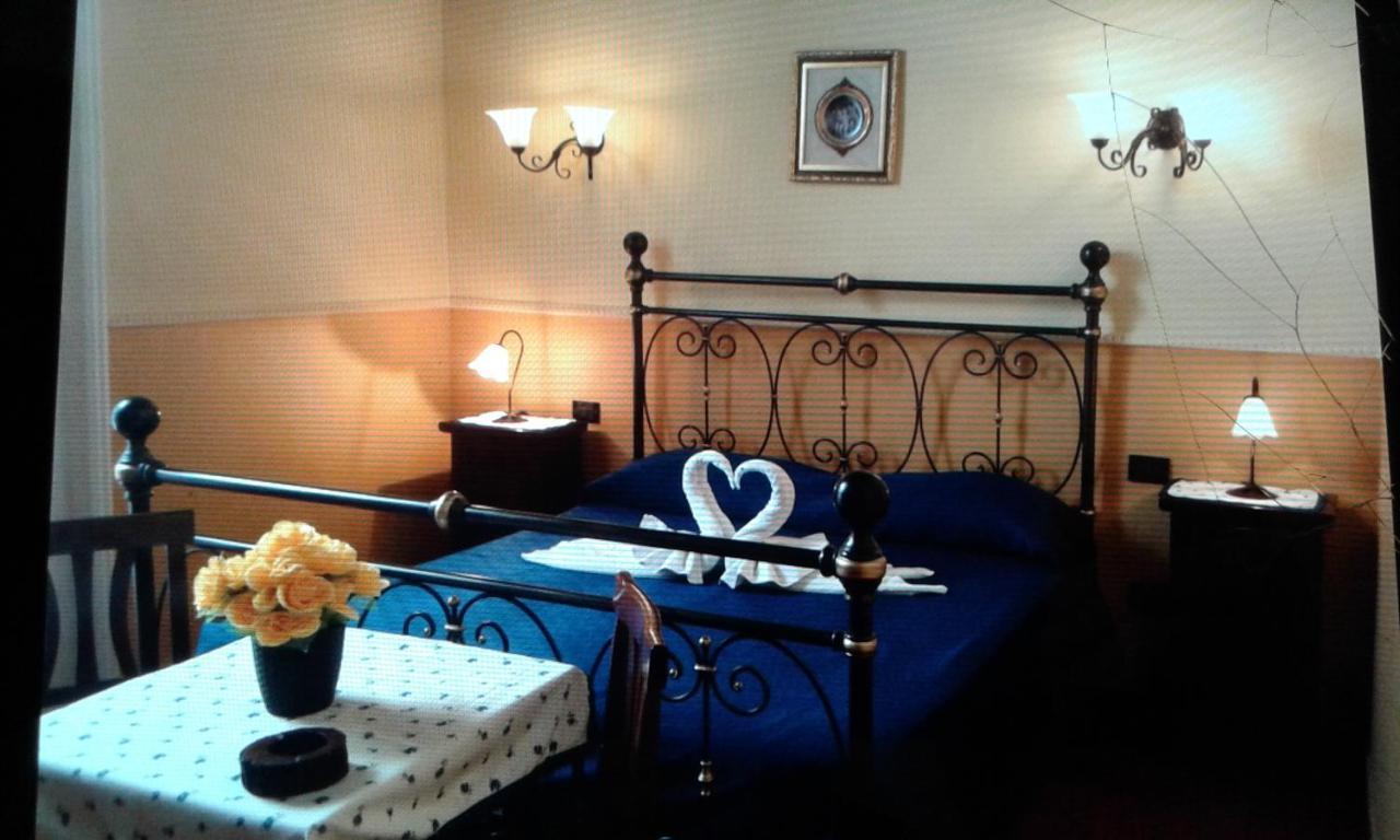 Hotel Pignatelli Napoli Bagian luar foto